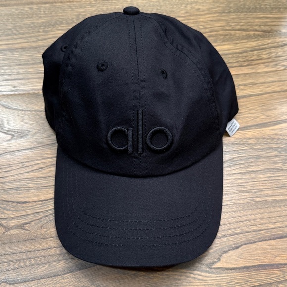 ALO Yoga Off-Duty Cap in Black - Picture 6 of 8